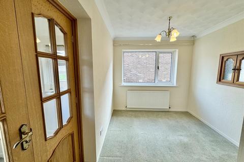 3 bedroom detached bungalow for sale, Kingsway, Mapplewell, Barnsley, S75 6EU