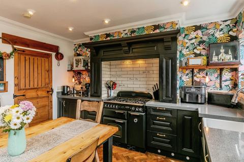 3 bedroom end of terrace house for sale, Hengrove Lane, Bristol