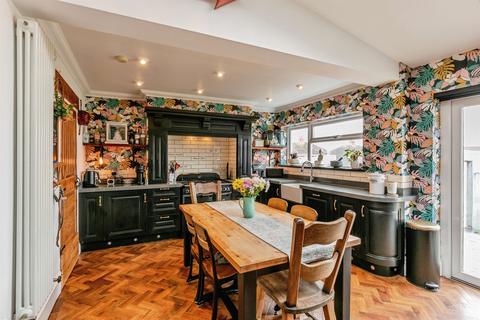 3 bedroom end of terrace house for sale, Hengrove Lane, Bristol