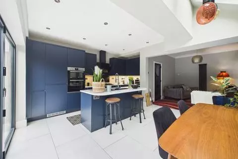 3 bedroom semi-detached house for sale - View 2