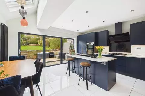 3 bedroom semi-detached house for sale - View 3