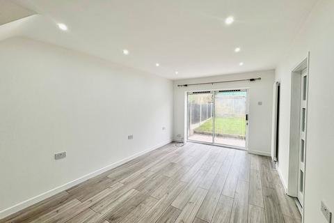 4 bedroom semi-detached house to rent, Addison Road, Brierley Hill DY5
