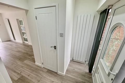 4 bedroom semi-detached house to rent, Addison Road, Brierley Hill DY5