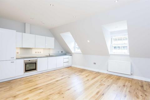 2 bedroom flat to rent, Knight Court, Brentwood, Essex, CM14