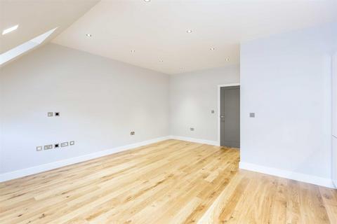 2 bedroom flat to rent, Knight Court, Brentwood, Essex, CM14