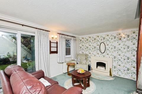 2 bedroom end of terrace house for sale, Derwent Close, Burton-On-Trent