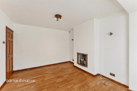 3 bedroom end of terrace house for sale, Chilmark Road, London