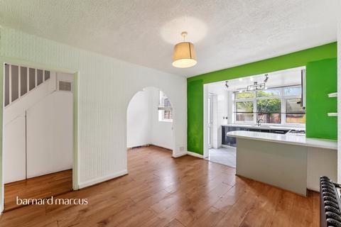 3 bedroom end of terrace house for sale, Chilmark Road, London