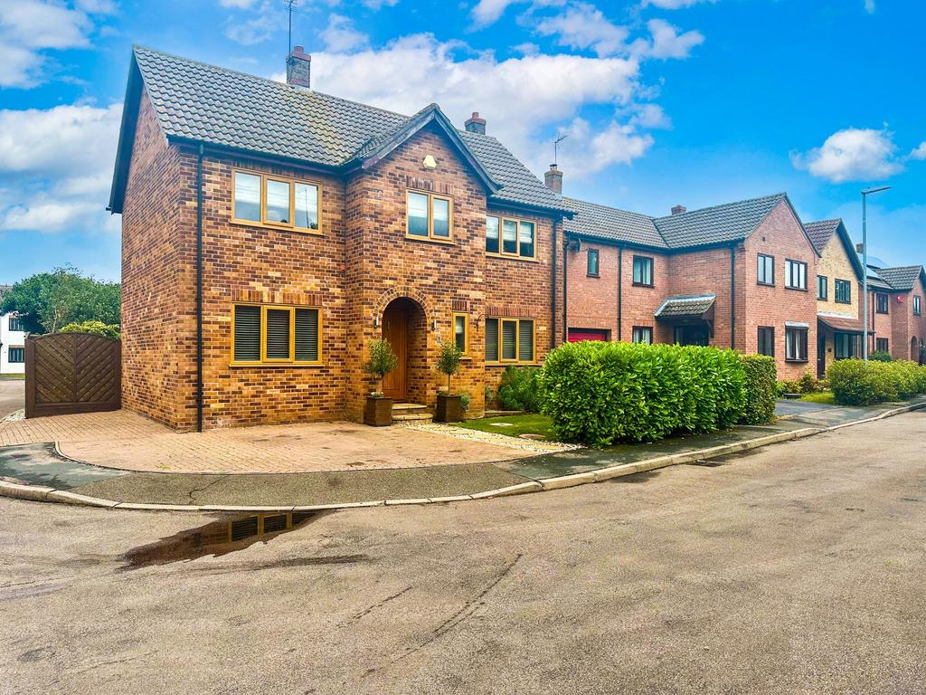 Field Close, Huntingdon PE28 4 bed detached house for sale - £375,000