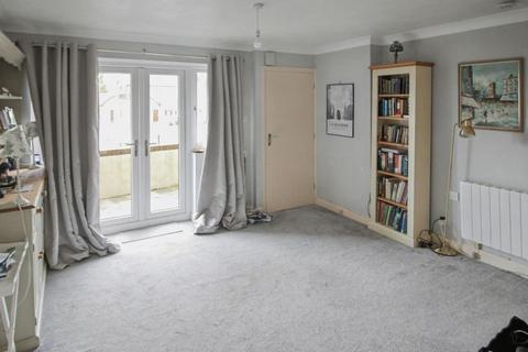 2 bedroom retirement property for sale, 11 Abbey Court, St. Martins Way, Battle, East Sussex, TN33 0TZ