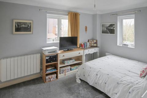 2 bedroom retirement property for sale, 11 Abbey Court, St. Martins Way, Battle, East Sussex, TN33 0TZ