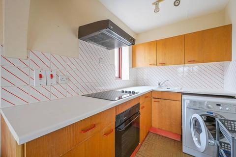 Studio to rent, Discover Walk, Wapping, London, E1W