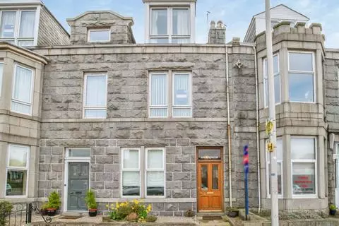 8 bedroom terraced house for sale