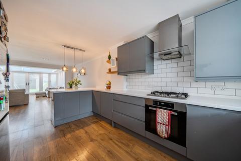 4 bedroom terraced house for sale, Brookside, Guildford GU4