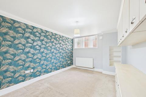 2 bedroom apartment to rent, Hatch Lane, Windsor, Berkshire, SL4