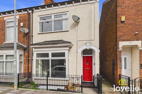 2 bedroom terraced house to rent, Estcourt Street, Hull HU9