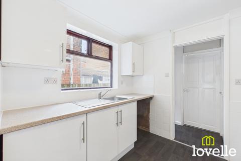 2 bedroom terraced house to rent, Estcourt Street, Hull HU9