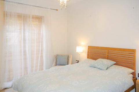 2 bedroom apartment to rent, Portland Place East, Leamington Spa