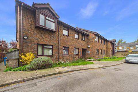 2 bedroom apartment to rent, Clarence Court, Windsor, Berks, SL4
