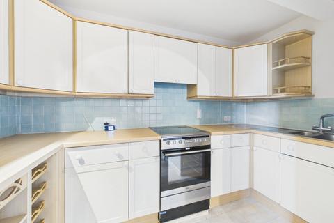 2 bedroom apartment to rent, Clarence Court, Windsor, Berks, SL4