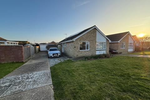 2 bed bungalow for rent in Tolkien Road, EASTBOURNE