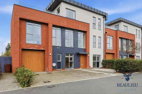 4 bedroom semi-detached house for sale, Beaulieu Park CM1