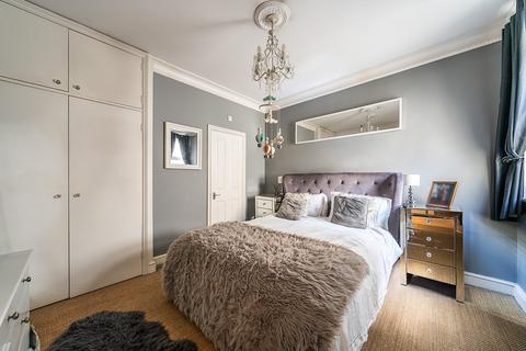 2 bedroom flat for sale, Lavender Hill, London, SW11