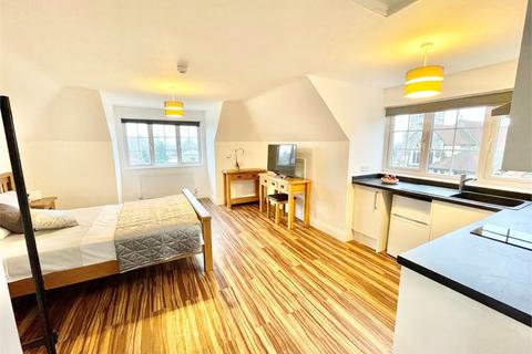 Studio to rent, Church Street, Burnham SL1
