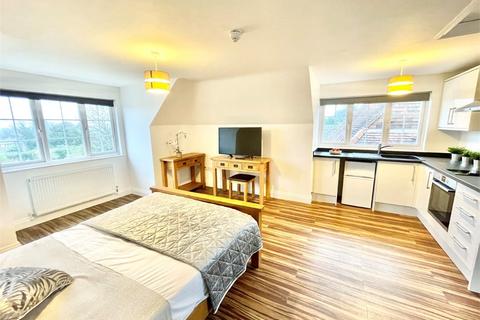 Studio to rent, Church Street, Burnham SL1
