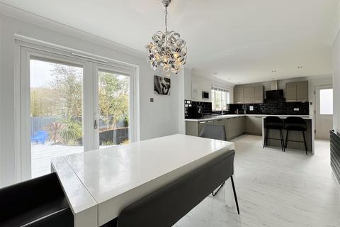 4 bedroom detached house for sale, Shackleton Drive, Newquay
