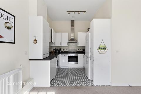 2 bedroom flat for sale, Dillon Close, Epsom