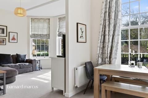 2 bedroom flat for sale, Dillon Close, Epsom