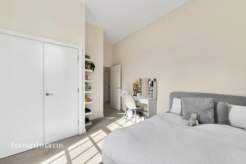 2 bedroom flat for sale, Dillon Close, Epsom