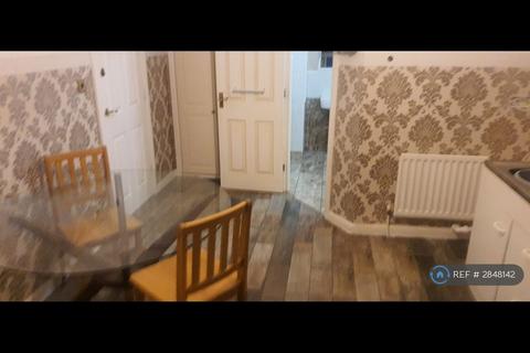 Studio to rent, Warwick Way, Dartford, DA1
