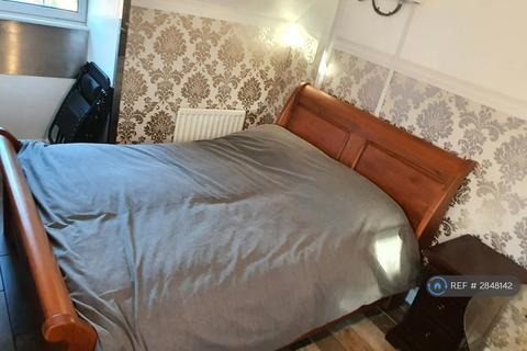 Studio to rent, Warwick Way, Dartford, DA1