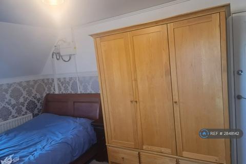 Studio to rent, Warwick Way, Dartford, DA1