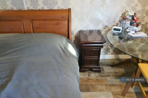 Studio to rent, Warwick Way, Dartford, DA1