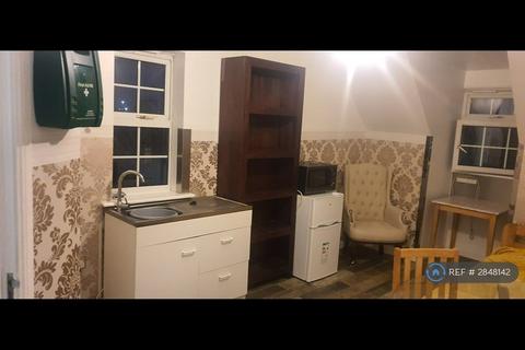 Studio to rent, Warwick Way, Dartford, DA1