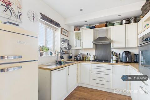 4 bedroom terraced house to rent, Crystal Close, Derby, DE3