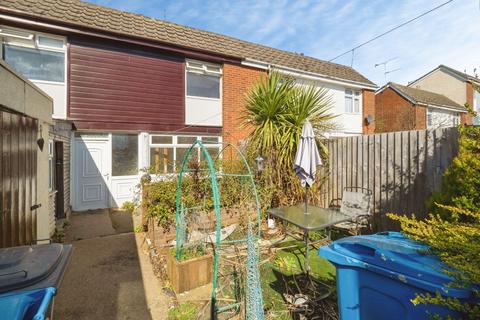 Terraced house - Cleeve Drive, Hull, HU7