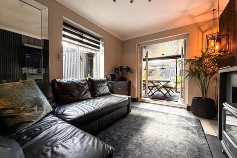 1 bedroom ground floor flat for sale, Church View, Mansfield Road, Taunton.