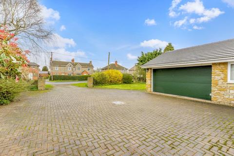 3 bedroom detached bungalow for sale, Park End, Croughton
