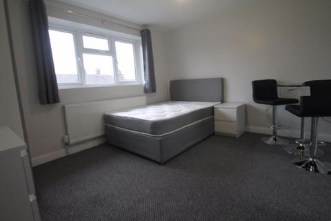 undefined, Bryony Close, UB8