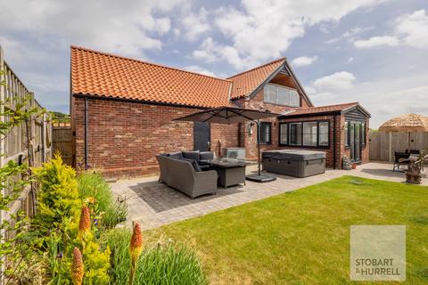 4 bedroom detached house for sale, St. Marys View, Norwich NR12