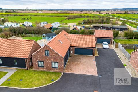 4 bedroom detached house for sale, St. Marys View, Norwich NR12