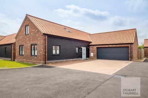 4 bedroom detached house for sale, St. Marys View, Norwich NR12