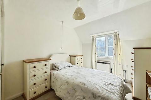 1 bedroom retirement property for sale, West Street, Salisbury          *NO ONWARD CHAIN*