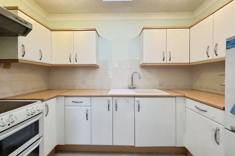 1 bedroom retirement property for sale, West Street, Salisbury          *NO ONWARD CHAIN*