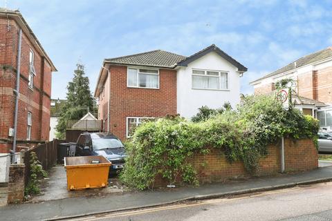 Ground floor flat - Southcote Road, BOURNEMOUTH