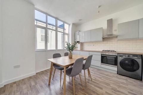 2 bedroom flat for sale, Clifford Road, London SE25